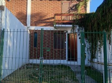 Casa de 3 ambientes, Neuquén · Duplex en Alquiler Islas Malvinas, Neuquén