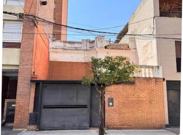Casa · 203m² · 8 Ambientes · 1 Cochera