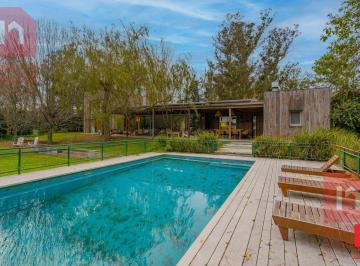 Casa · 360m² · 6 Ambientes · 2 Cocheras · Casa de 6 Ambientes, con Playroom, Pileta y Cancha de Futbol, Marayui Country Club