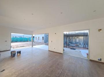 Casa · 236m² · 6 Ambientes · 2 Cocheras · Casa en Venta - a Estrenar - B° Privado Gran Boedo