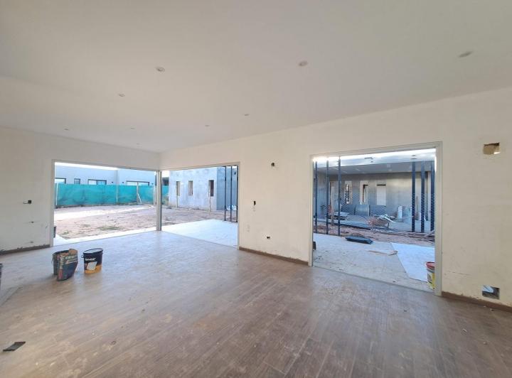 Casa · 236m² · 6 Ambientes · 2 Cocheras
