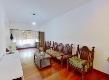 Casa · 127m² · 3 Ambientes · 1 Cochera · Venta Hurlingham Casa 3 Amb Cochera Terraza Jardin