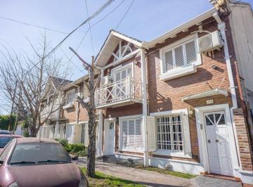 Casa · 78m² · 4 Ambientes · 1 Cochera · Casa Triplex 4 Ambientes en Venta Villa Sarmiento