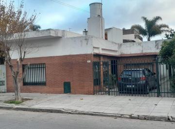 Casa · 126m² · 4 Ambientes · 1 Cochera · Casa en La Tablada Multifamiliar