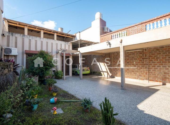 Casa · 286m² · 6 Ambientes · 2 Cocheras