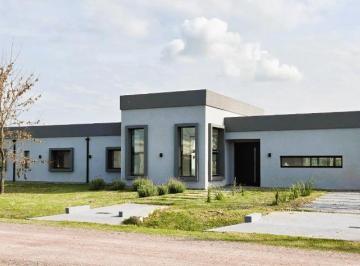 Casa · 205m² · 4 Ambientes · Venta Casa a Estrenar Fincas de San Vicente