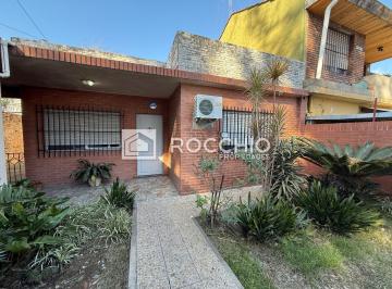 Casa · 95m² · 3 Ambientes · 3 Cocheras · Casa en Venta 3 Ambientes J. L Suarez