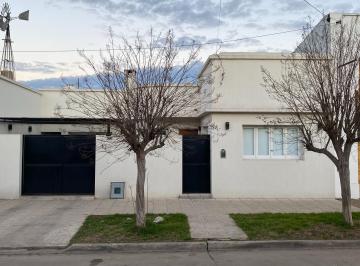 Casa de 4 ambientes, General Belgrano · Casa de 165 m² Sobre Calle Laprida, Gral. Belgrano.