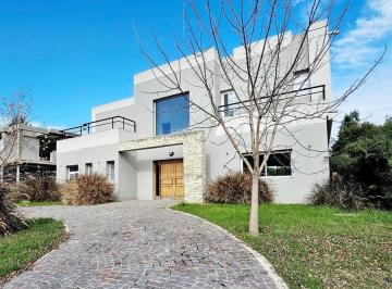 Casa · 195m² · 5 Ambientes · 5 Cocheras · Casa a Refaccionar en San Rafael Villanueva Oportunidad
