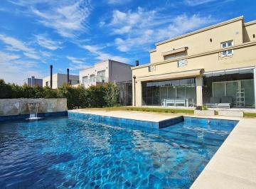 Casa · 210m² · 5 Ambientes · 3 Cocheras · Venta Casa en Dos Plantas Categoria en Las Tipas Nordelta