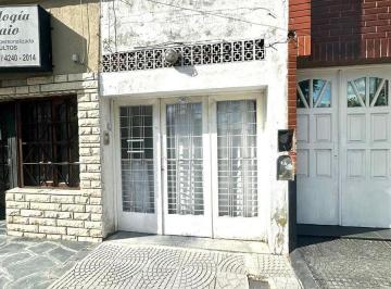 PH · 90m² · 4 Ambientes · 1 Cochera · PH en Lanús Oeste