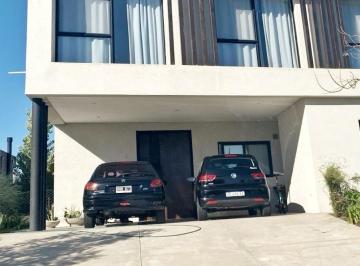 Casa · 190m² · 6 Ambientes · 6 Cocheras · Venta Casa a La Laguna en El Naudir Escobar