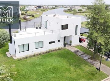 Casa · 186m² · 6 Ambientes · 6 Cocheras · Venta Casa a La Laguna en El Naudir Escobar