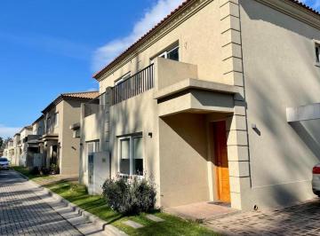 Departamento · 110ha · 4 Ambientes · 2 Cocheras · Venta Dúplex de 3 Dorm. en Barrio Cerrado Saravi Village Pilar