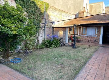 Casa de 4 ambientes, Lanús · Casa de 4 Ambientes con Quincho y Cochera en Venta - Remedios de Escalada
