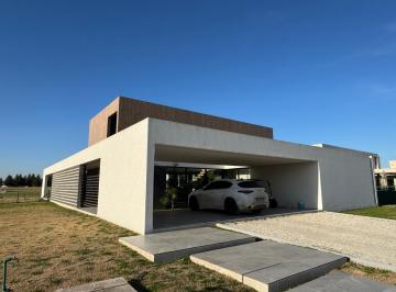Casa · 303m² · 4 Ambientes · 2 Cocheras · Casa de Diseño en La Providencia