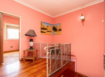 Casa · 250m² · 5 Ambientes · 1 Cochera · Venta en Flores Casa Cinco Ambientes. Nuevo Valor