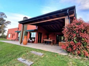 Quinta vacacional · 170m² · 3 Ambientes · 1 Cochera · Casa Quinta en Venta en Tandil, Resto de La Provincia, Buenos Aires