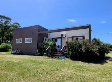 Quinta vacacional · 170m² · 3 Ambientes · Casa Quinta en Venta en Tandil, Resto de La Provincia, Buenos Aires