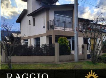 Casa · 374m² · 4 Ambientes · 1 Cochera · Casa en Venta 4 Ambientes Departamento Independiente en El Bolsón, Barrio Arrayanes (Fc - 203)