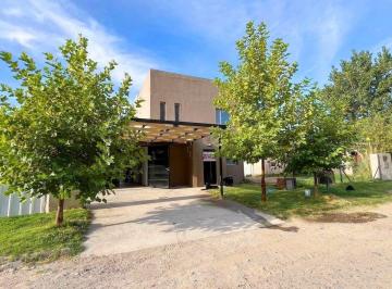 Casa · 133m² · 4 Ambientes · 1 Cochera · Casa en Venta en Morada del Agua Life - Plottier Apto Credito