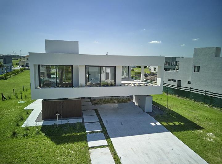 Casa · 223m² · 5 Ambientes · 2 Cocheras