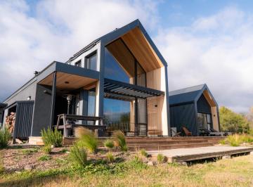 Casa · 244m² · 4 Ambientes · 1 Cochera · Casa en Las Marias del Valle con Costa de Rio