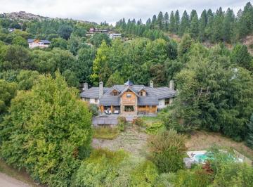 Casa · 265m² · 5 Ambientes · 2 Cocheras · Casa en Venta en San Martin de Los Andes