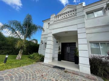 Casa · 330m² · 6 Ambientes · 2 Cocheras · Casa - La Providencia