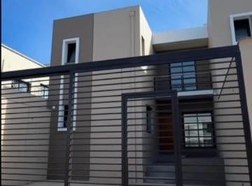 Casa · 140m² · 4 Ambientes · 1 Cochera · Exc Duplex Vta Pozo 3 Dor Gge/qcho/pil/bcon Almafuer G Bourg