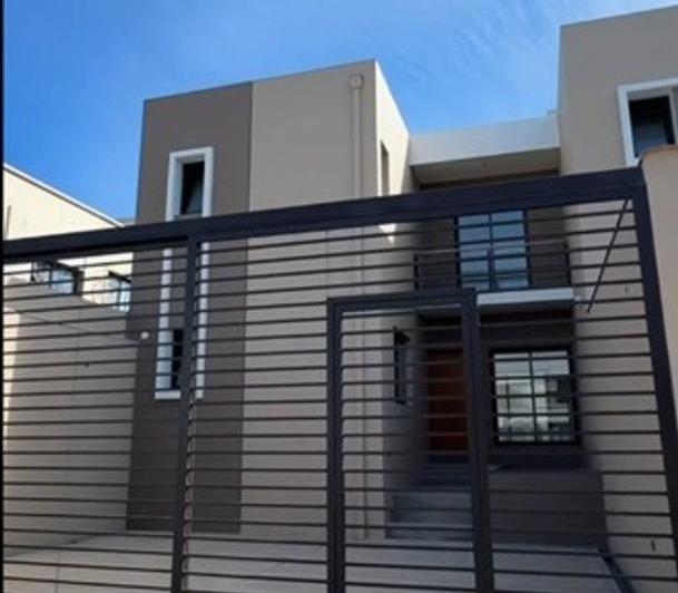 Casa · 140m² · 4 Ambientes · 1 Cochera