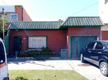 Casa · 88m² · 4 Ambientes · 1 Cochera · Venta Casa Multifamiliar Dock Sud Apto Credito