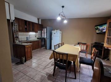 Casa · 128m² · 2 Ambientes · 3 Cocheras · Hermosa Casa en Venta en San Martín