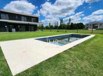 Casa · 226m² · 6 Ambientes · 2 Cocheras · Casa Moderna con Vista Abierta y Pileta | Chateau Pilar | 4 Dorm. | Escritorio