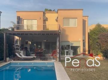 Casa · 250m² · 5 Ambientes · 4 Cocheras · Casa Haras Maria Victoria