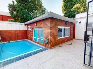 Casa · 83m² · 3 Ambientes · 1 Cochera · Venta Casa 3 Amb Cochera Quincho Pileta Avellaneda