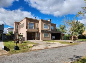 Casa · 221m² · 4 Ambientes · 4 Cocheras · Venta Casa Laguna Azul