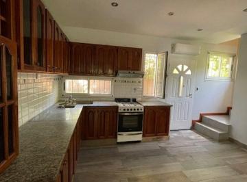 Casa · 130m² · 5 Ambientes · 1 Cochera · Casa en Alquiler La Plata