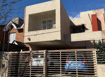 Casa · 135m² · 3 Ambientes · 2 Cocheras · ¡Venta! Dúplex en Urca ¡Con Escritura y Apto Crédito!