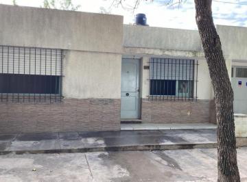 Casa · 200m² · 4 Ambientes · 2 Cocheras · Venta - Casa Dos Dorm. con Cochera - Casilda