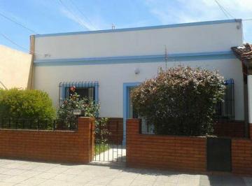 Casa · 120m² · 3 Ambientes · 1 Cochera · Casa 3 Ambientes con Parque Libre y Entrada Para Autos