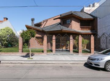 Casa · 298m² · 6 Ambientes · 3 Cocheras · Casa 5 Ambientes en Venta en San Andrés