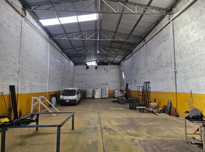 Local comercial · 500m² · 1 Ambiente · 12 Cocheras