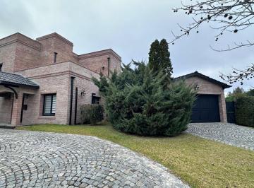 Casa de 5 ambientes, Escobar · Excelente Casa en Barrio Cerrado "Privado Maschwitz" - Apto Crédito