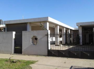 Frente · Importante Casa en Venta en Colonia Caroya (Apto a Credito)