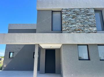 Casa · 227m² · 6 Ambientes · 1 Cochera · Venta Casa a Estrenar en El Barrio San Matías Escobar