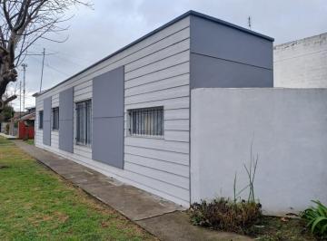 Casa · 70m² · 3 Ambientes · Venta Casa en PH, 3 Ambientes Independiente con Entrada de Auto.