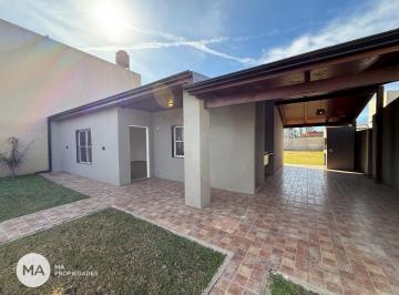 Casa · 67m² · 5 Ambientes · 2 Cocheras · Casa 2 Dorm. con Pileta - Candelaria 200 - Funes | Venta