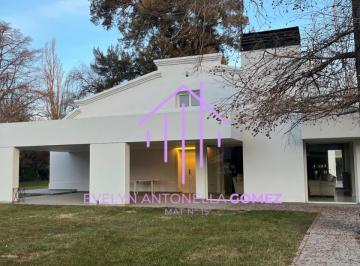 Casa · 400m² · 7 Ambientes · 3 Cocheras · Casa en Neuquen