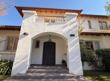 Casa · 4 Dormitorios · 2 Cocheras · Cocucci Inmobiliaria Vendde Excelente Casa en Vistalba Country